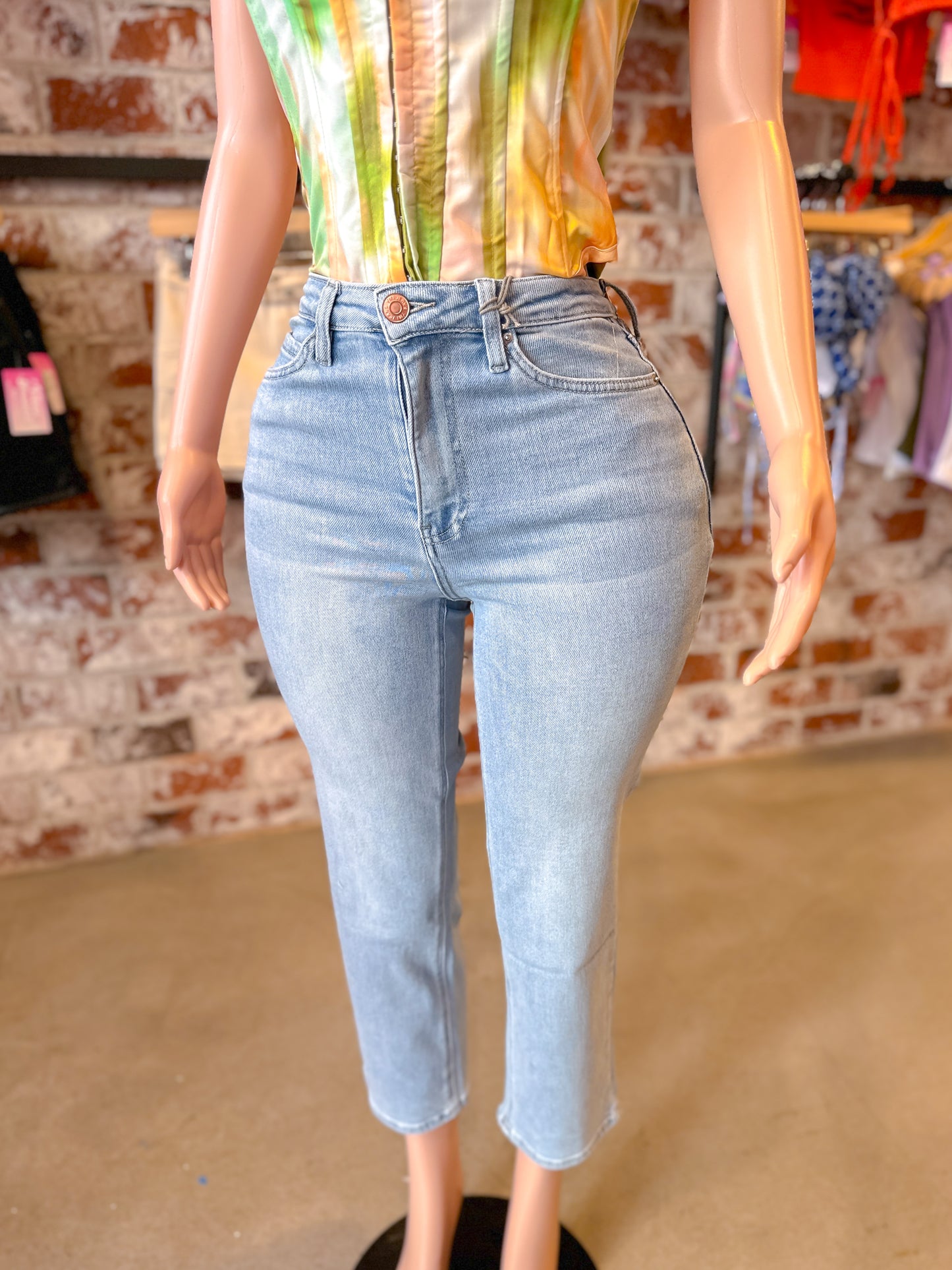 Wendy Straight Jeans (Light Blue)