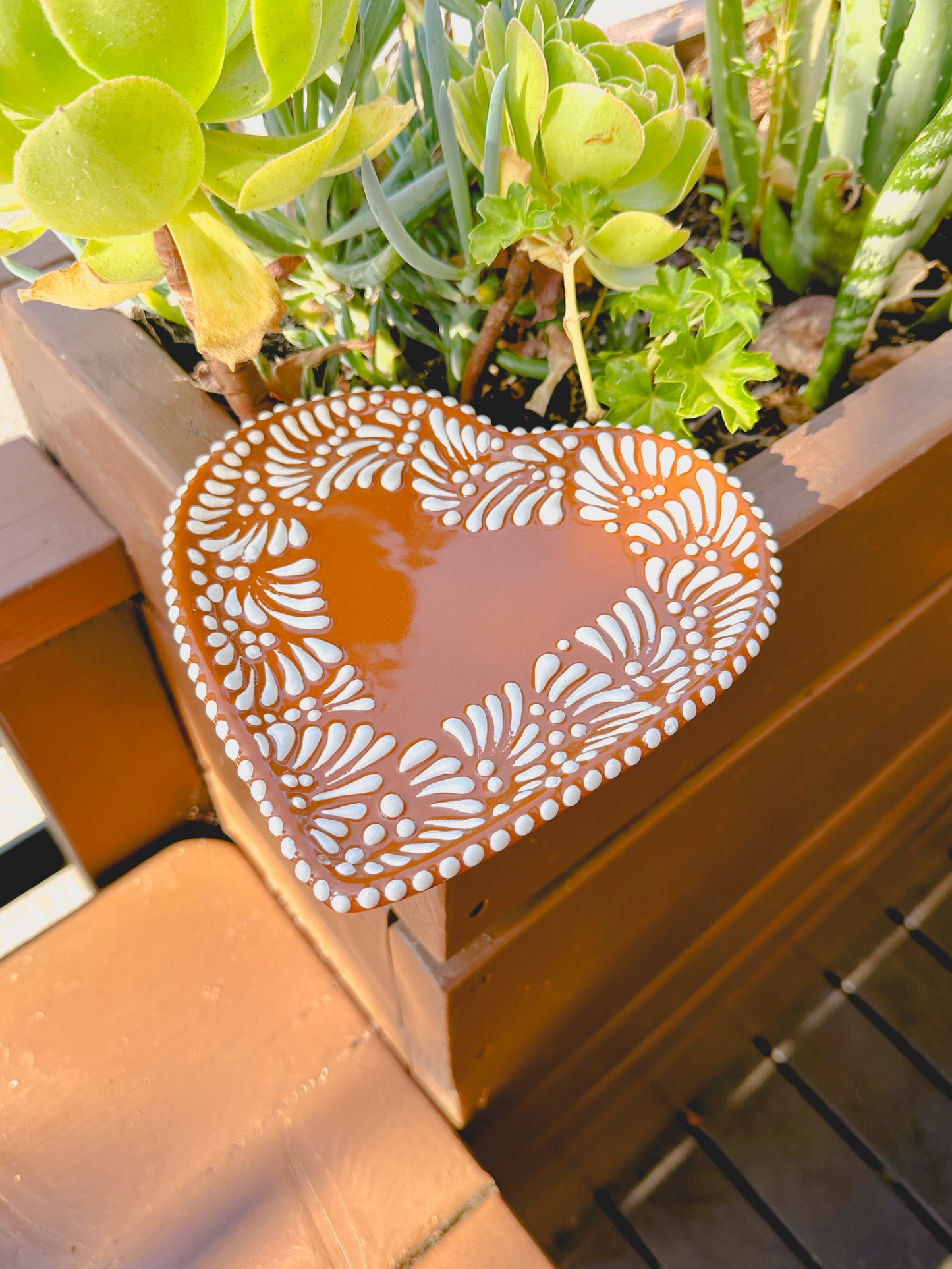 Talavera Heart Plate (Dark Brown)