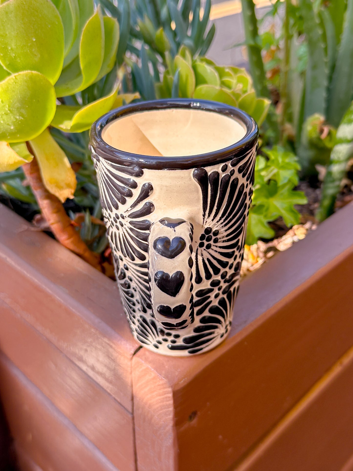 Talavera Tumbler With Handle (Black & Cream)