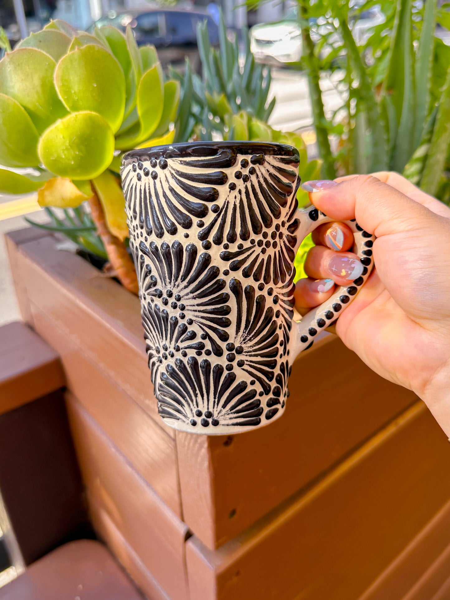 Talavera Tumbler With Handle (Black & Cream)