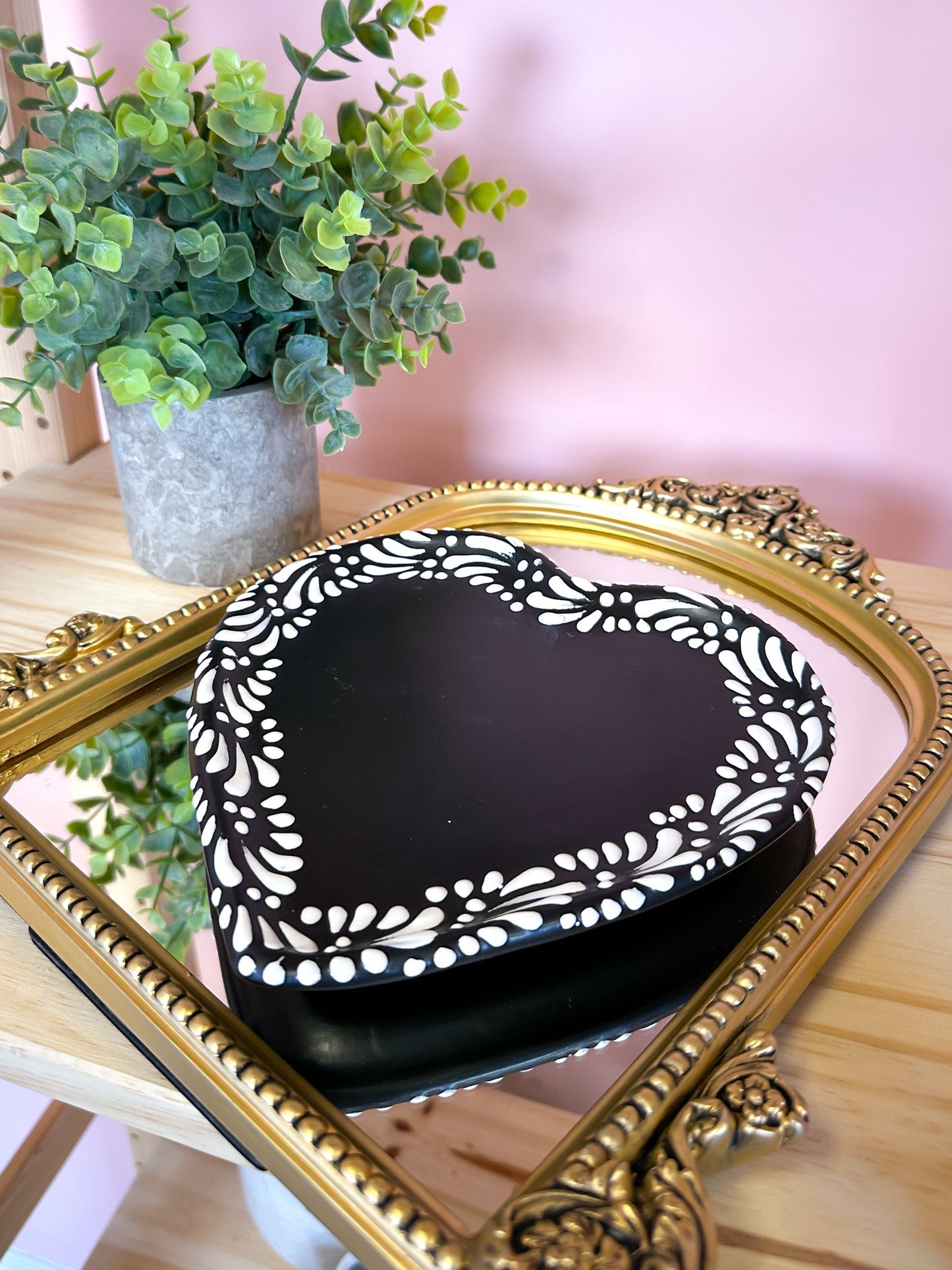 Talavera Heart Plate (Black & White)