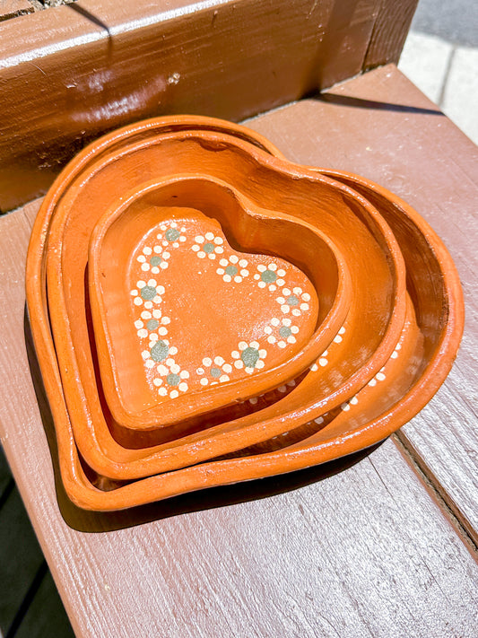 Artisanal 3 Heart Plate Set (Brown)