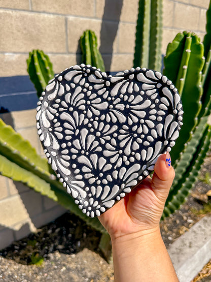 Talavera Heart Plate (Black & White)