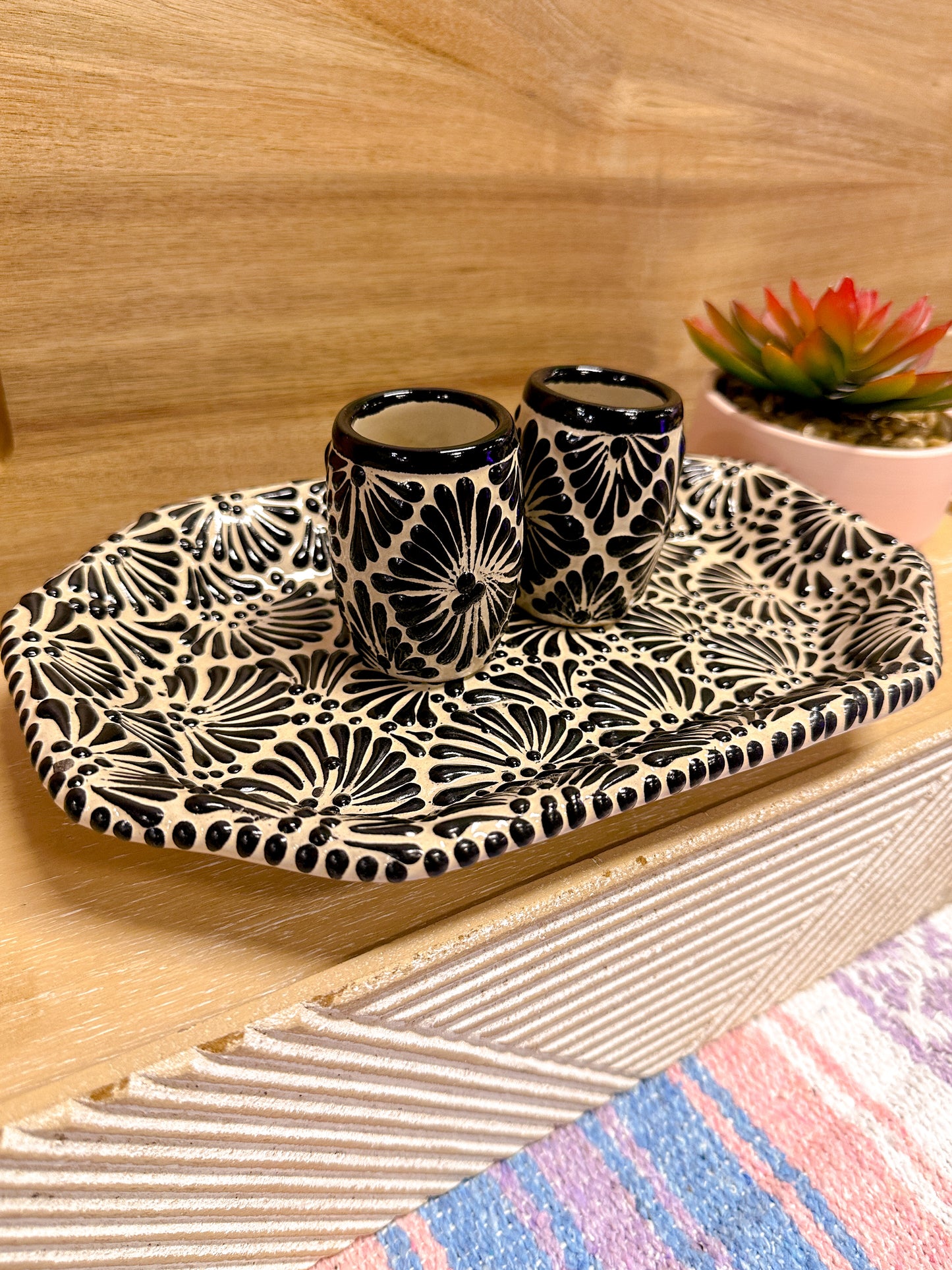 Talavera Medium Bowl Plate (Black & Cream)