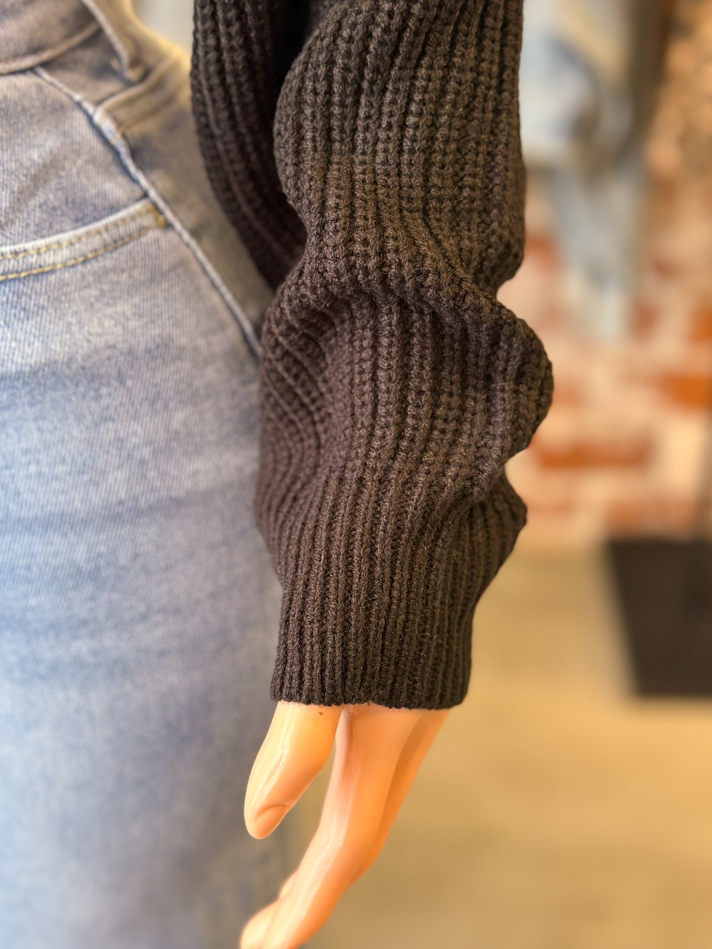Shrug (Black)