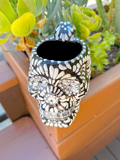 Talavera Large Skull (Black & White)