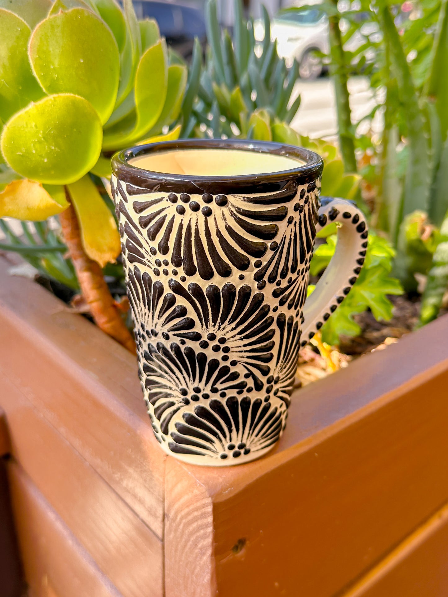 Talavera Tumbler With Handle (Black & Cream)